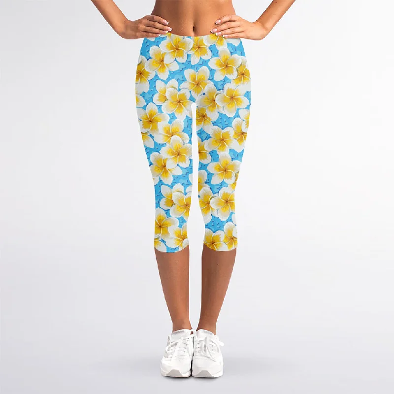 Frangipani On The Water Pattern Print Women's Capri Leggings