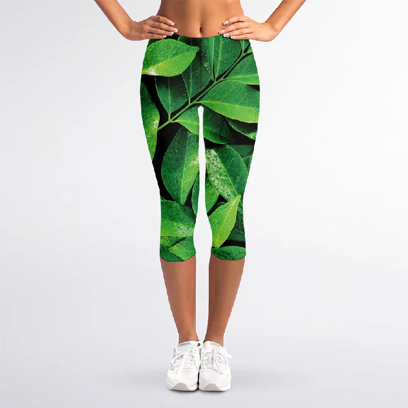 Fresh Green Leaf Print Women's Capri Leggings