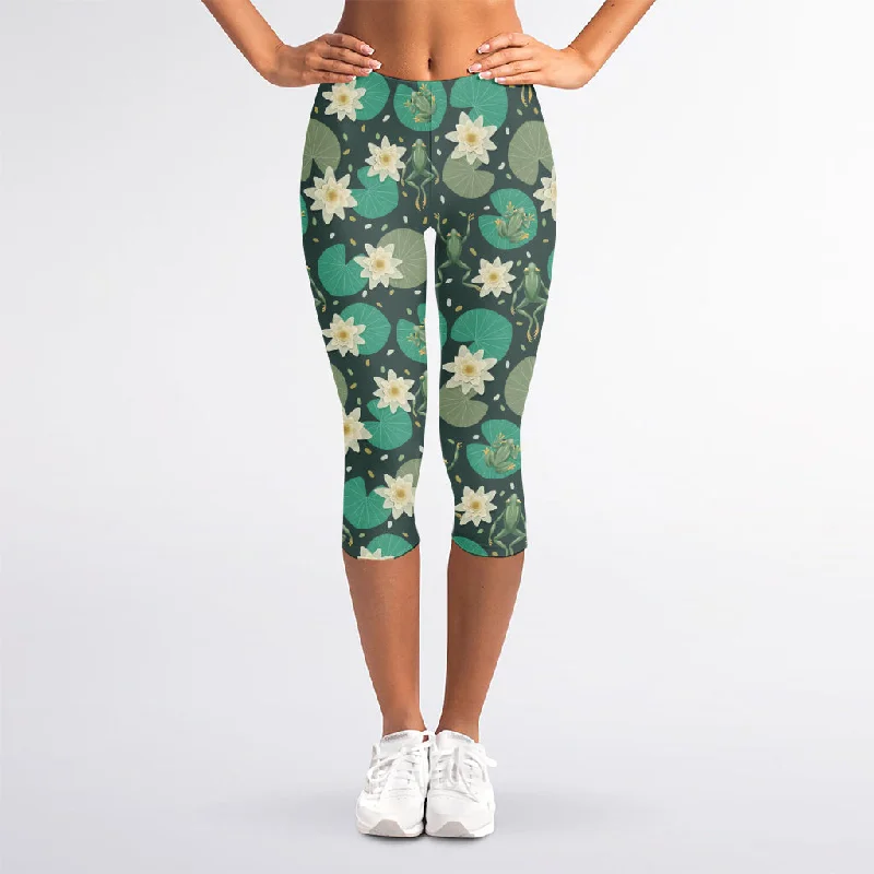 Frogs And Water Lilies Pattern Print Women's Capri Leggings