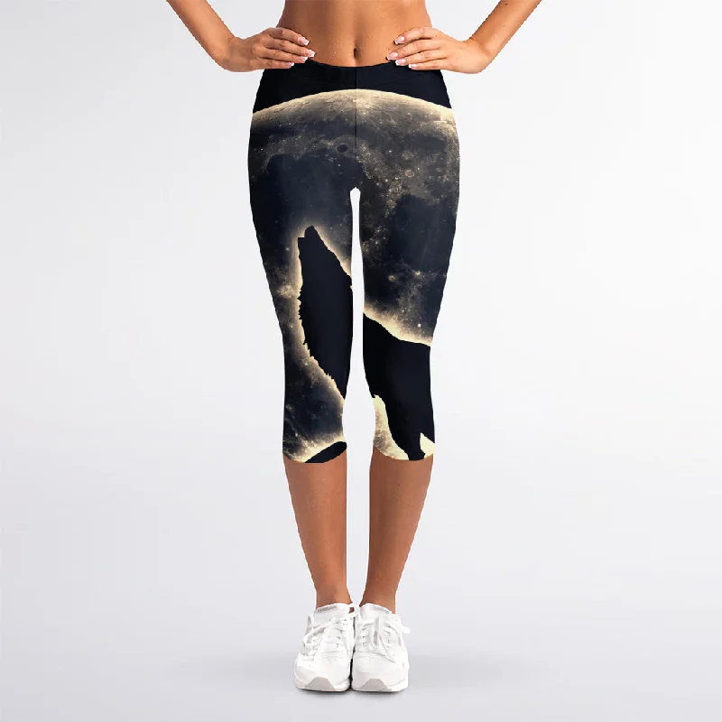 Full Moon Howling Wolf Print Women's Capri Leggings