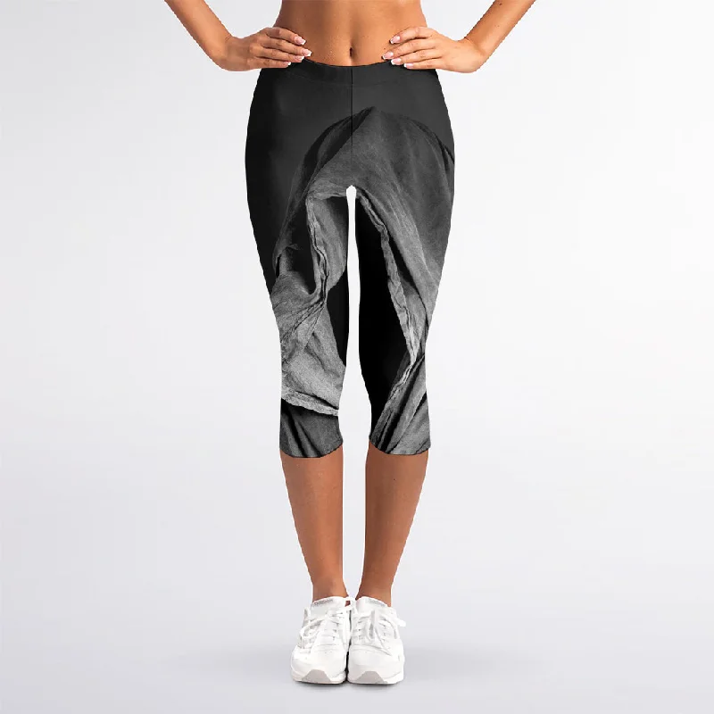 Ghost In The Darkness 3D Print Women's Capri Leggings