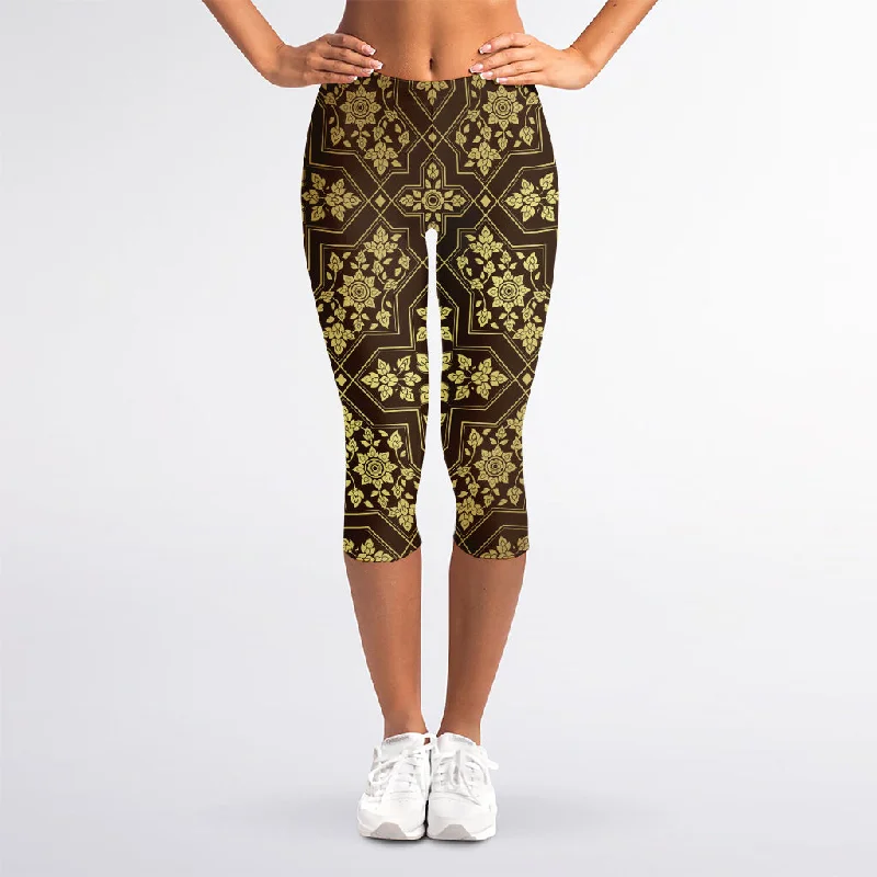 Gold And Brown Thai Pattern Print Women's Capri Leggings