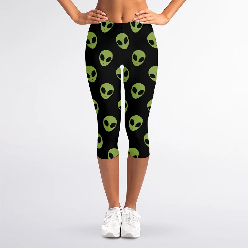 Green Alien Face Pattern Print Women's Capri Leggings