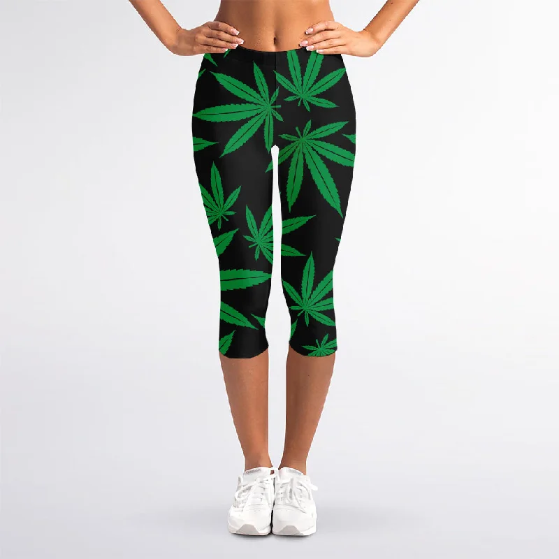 Green And Black Cannabis Leaf Print Women's Capri Leggings