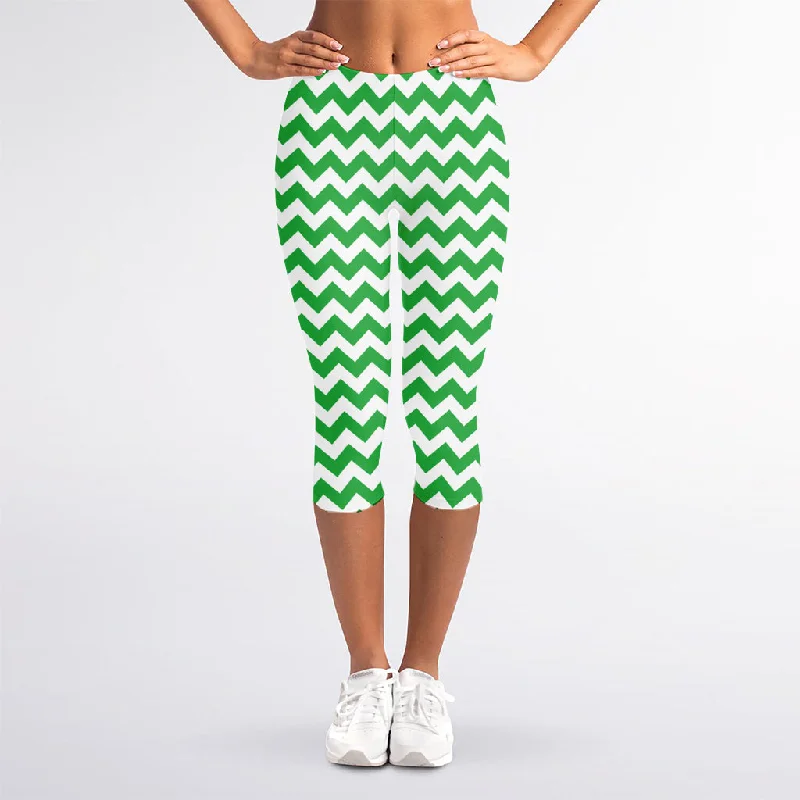 Green And White Chevron Pattern Print Women's Capri Leggings