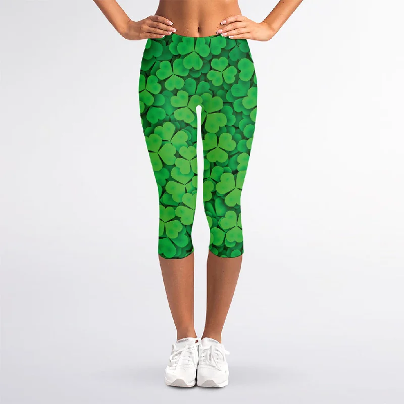 Green Clover St. Patrick's Day Print Women's Capri Leggings