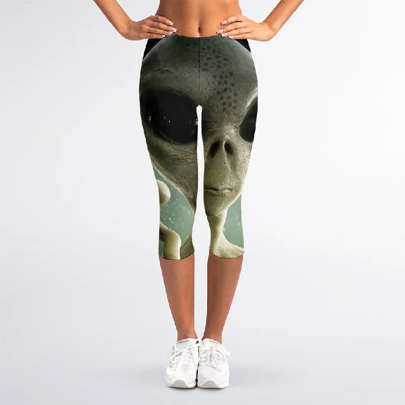 Grey Alien 3D Print Women's Capri Leggings