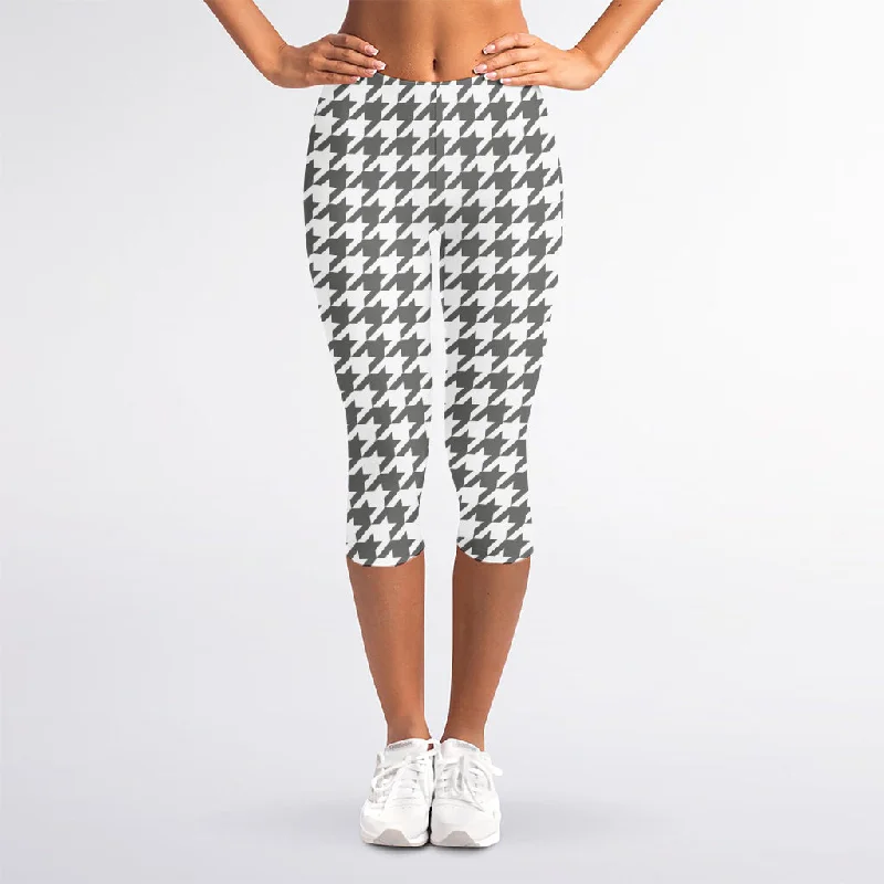 Grey And White Houndstooth Pattern Print Women's Capri Leggings