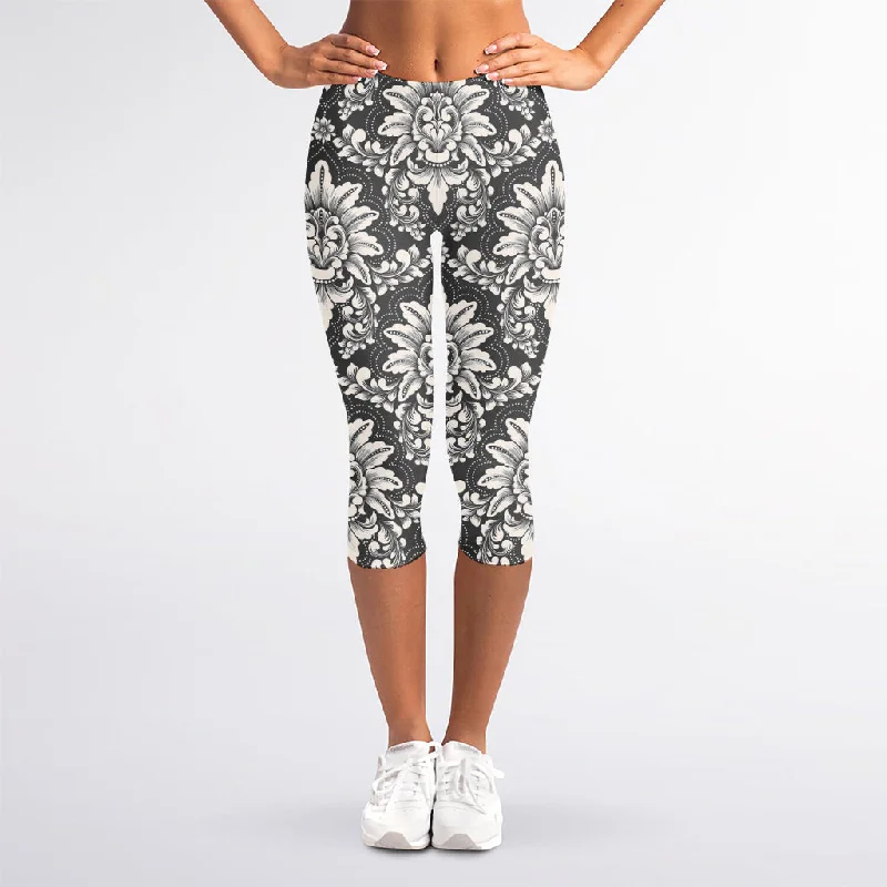 Grey Damask Pattern Print Women's Capri Leggings